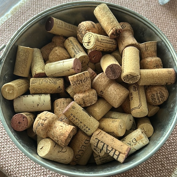 Lot of over 110 used wine corks and 30 champagne corks for DIY Projects - Picture 2 of 16